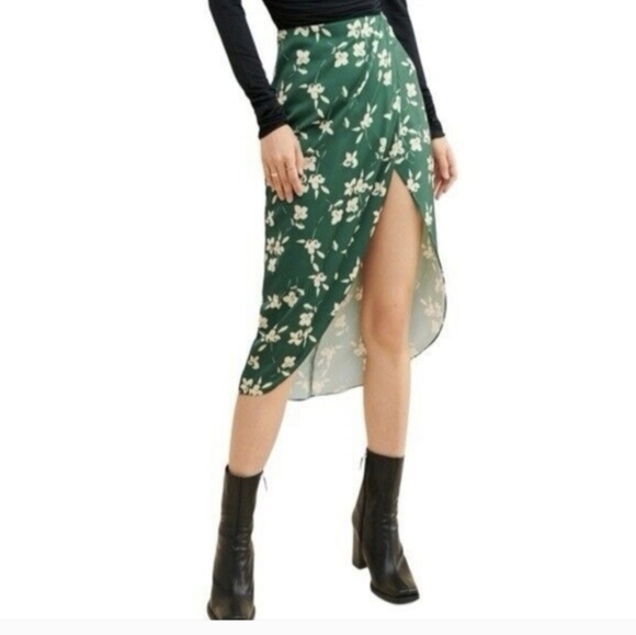 Urban Outfitters Dresses & Skirts - Urban Outfitters Asymmetrical Green Floral Skirt